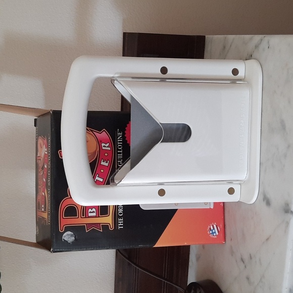 Bagel Biter. The Original Bagel Guillotine - Picture 1 of 8